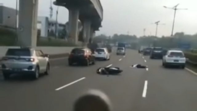 Viral Siswi SMP Bawa Motor Masuk Tol Japek, Pas Puter Balik Ketabrak Mobil, Begini Kondisinya..
