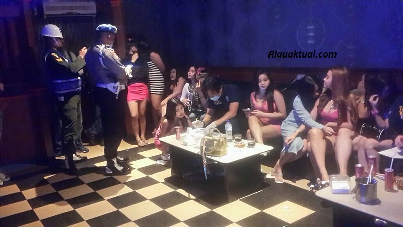 Tim BNN Riau Razia Hingga Dini Hari, 93 Orang Digelandang, Termasuk Para Wanita-Wanita Seksi