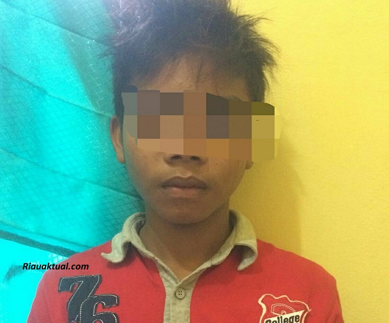 ABG di Pekanbaru ini Nekat Curi Motor di Parkiran Masjid