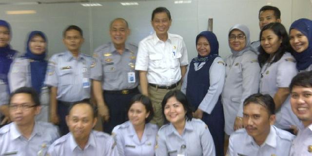 Sambil terbata-bata, Jonan pamitan ke pegawai Kemenhub