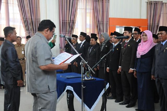 Sekda Lantik 43 Pejabat Eselon III dan IV Dilingkungan Pemkab Meranti