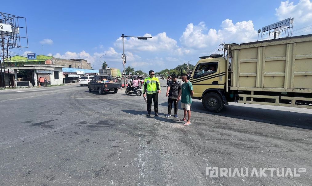 Mahasiswi Tewas Usai Motor Bersenggolan dengan Dump Truck di Simpang Garuda Sakti Pekanbaru