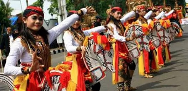 8 Budaya Asli Indonesia yang Diklaim Negara Tetangga
