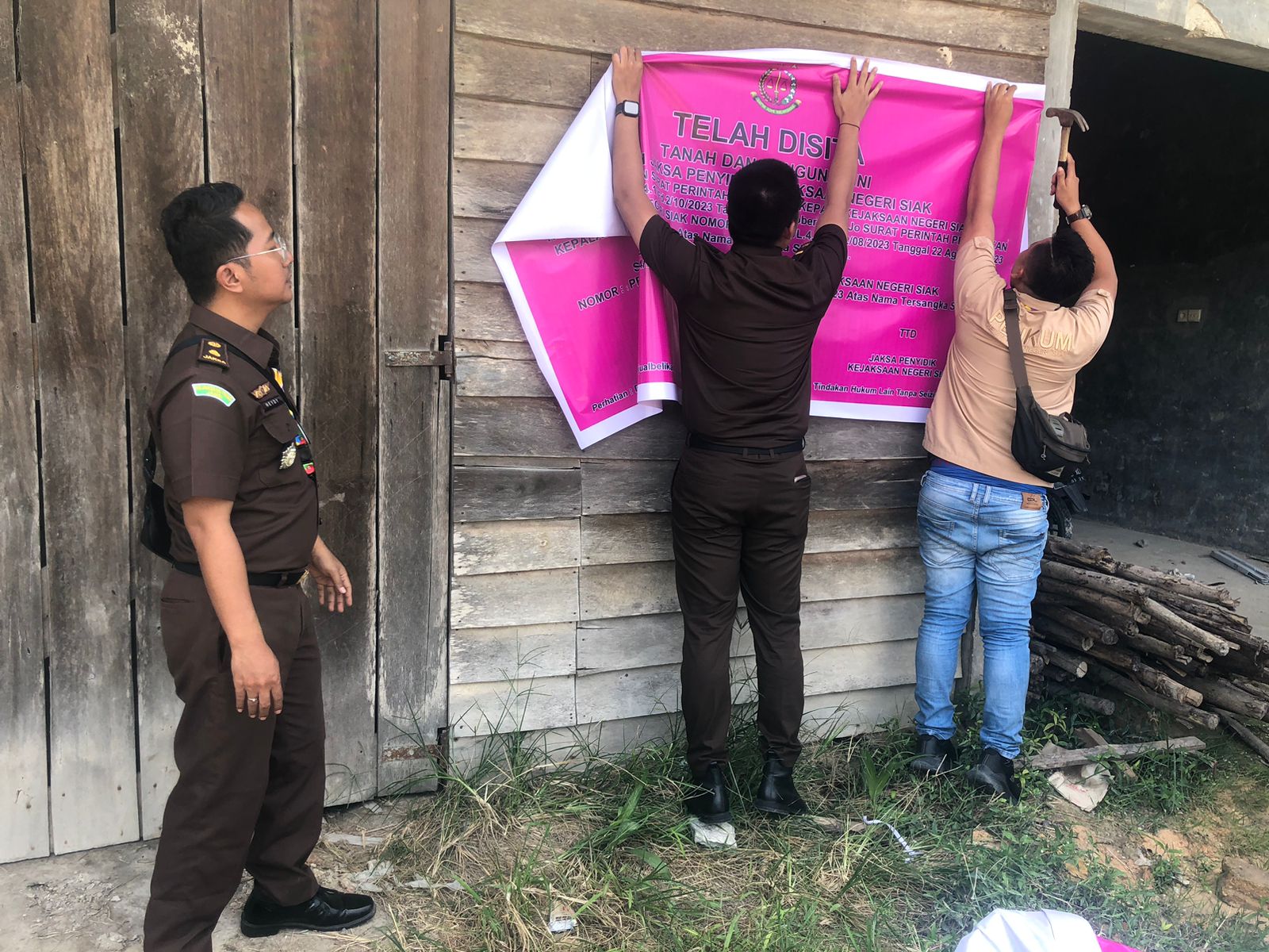 Tim Penyidik Kejari Siak Sita Aset Para Tersangka Dugaan Korupsi Penyimpangan Pendistribusian Pupuk