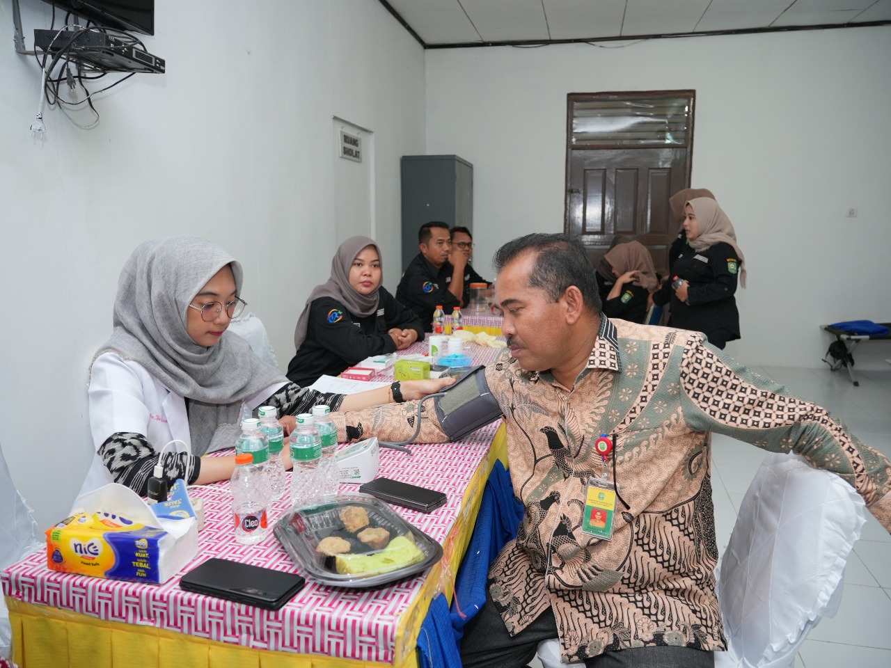 Rayakan HUT PGRI ke-80, Sekda Siak Donor Darah Bareng Guru