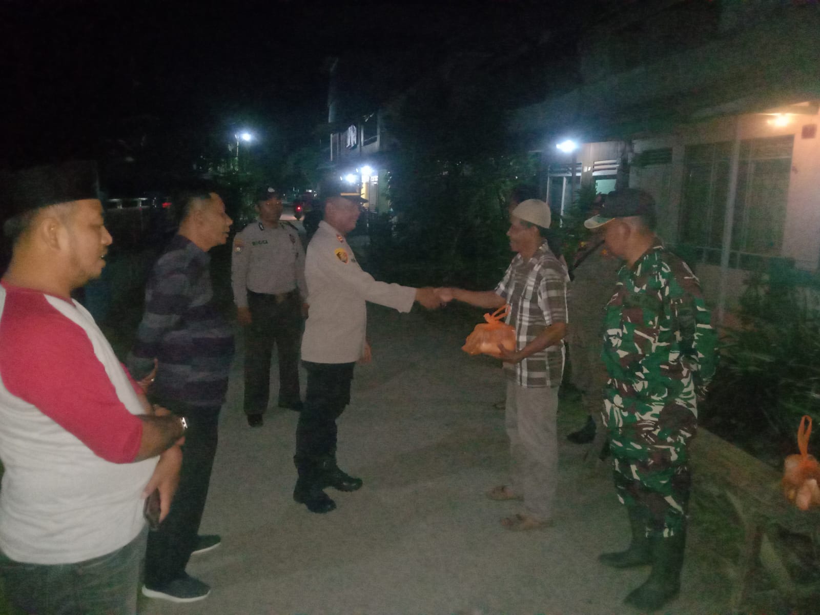 Pastikan Kelancaran Pemilu 2024, Polsek Gaung Cek Pos Kamling di Desa Kuala Lahang