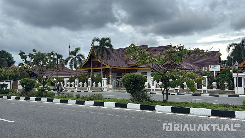 KPK Geledah Rumah Dinas Plt Gubernur Riau