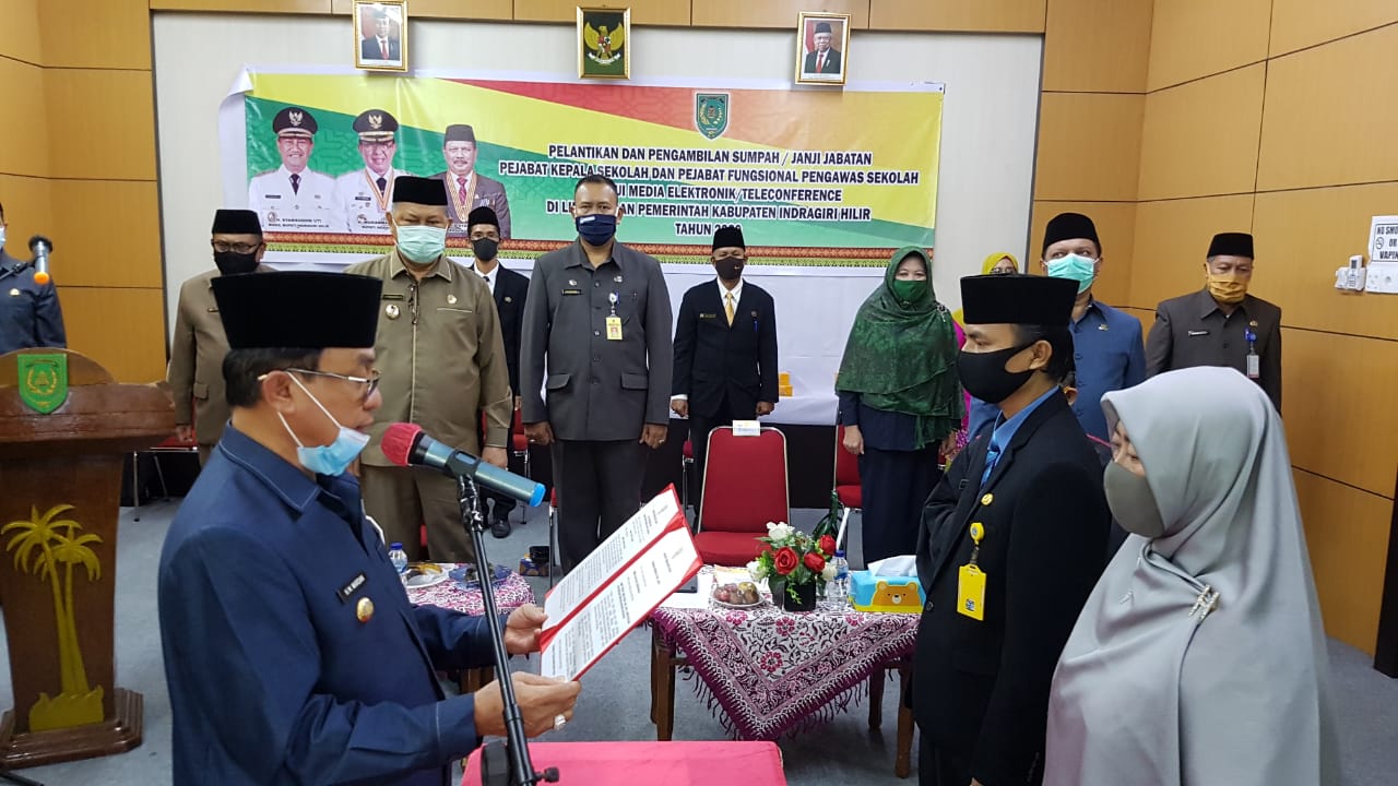 Bupati Inhil Lantik 210 Kepala Sekolah dan Pengawas Sekolah Secara Virtual