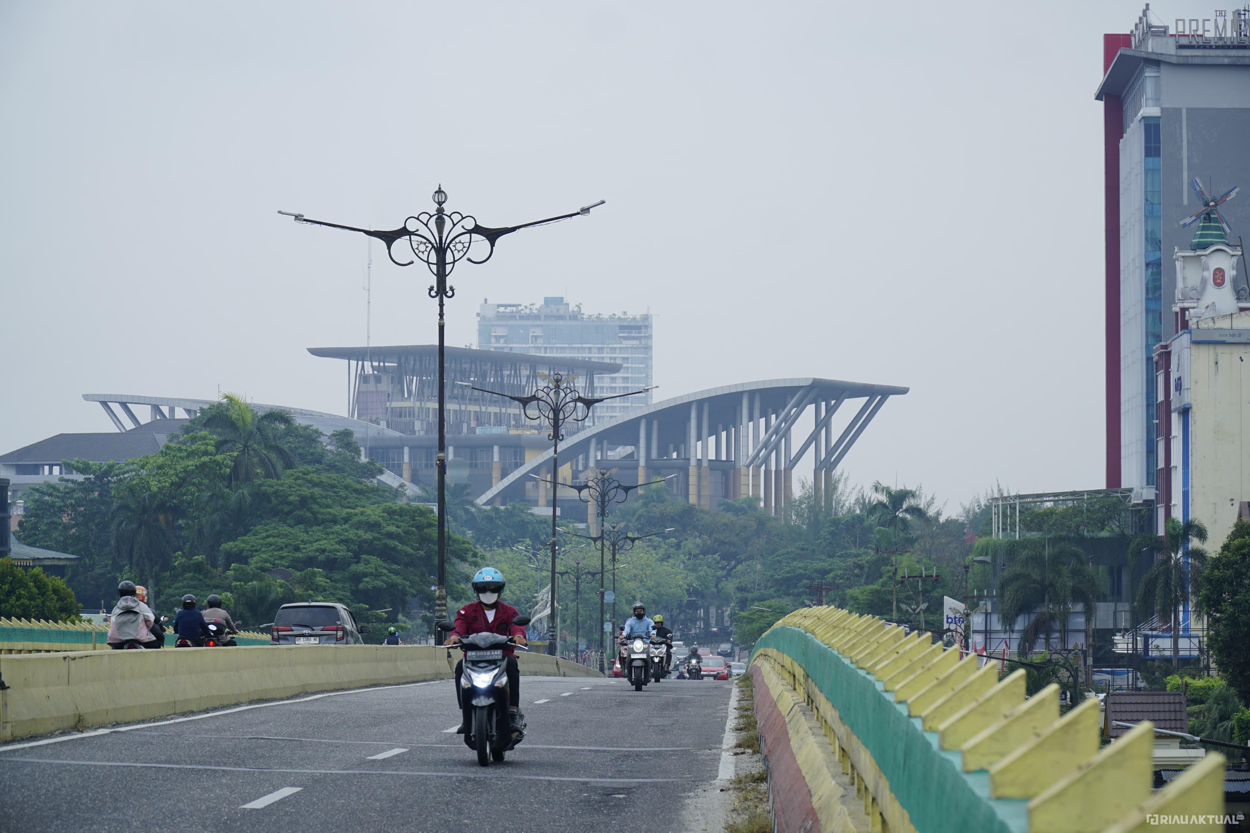 Diselimuti Kabut Asap, Kualitas Udara Pekanbaru Tidak Sehat Bagi Kelompok Sensitif