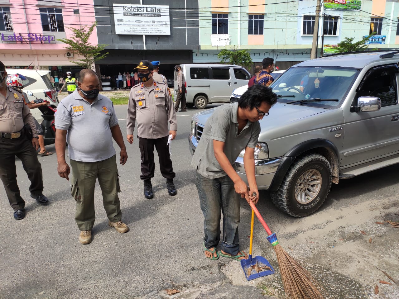 Polsek Tenayan Raya Tindak Pengendara Tak Gunakan Masker