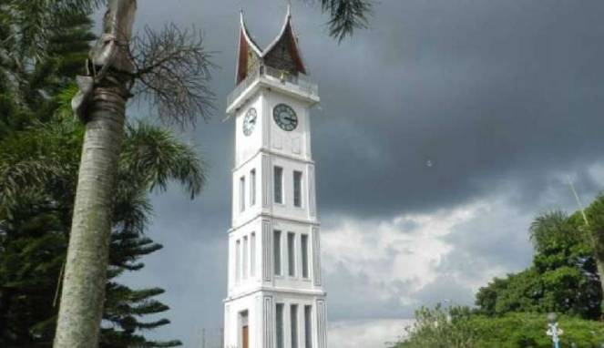Kejanggalan Angka Empat pada Jam Gadang yang Hingga Kini Masih Misteri