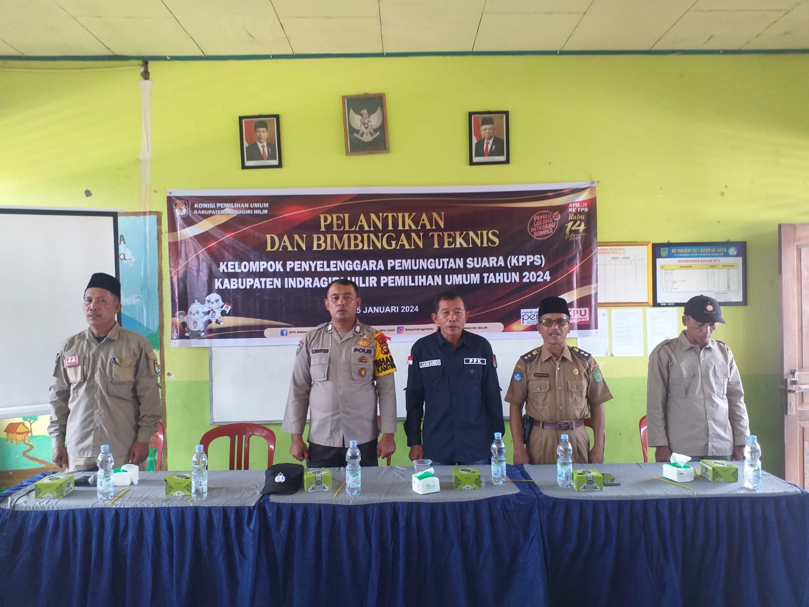 Polsek Kempas Berikan Bimtek KPPS, Persiapan Sukses Pemilu 2024