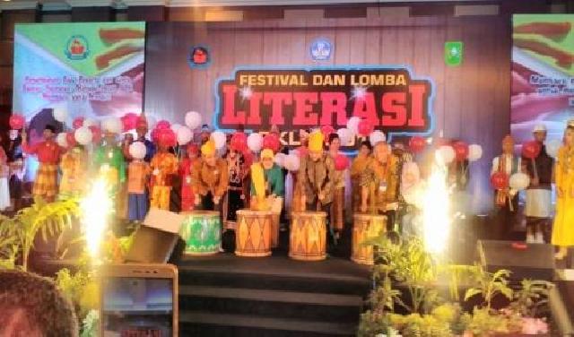 Kemarin Malam, Sekda Prov Buka Festival dan Lomba Literasi PKLK Tingkat Nasional 2017