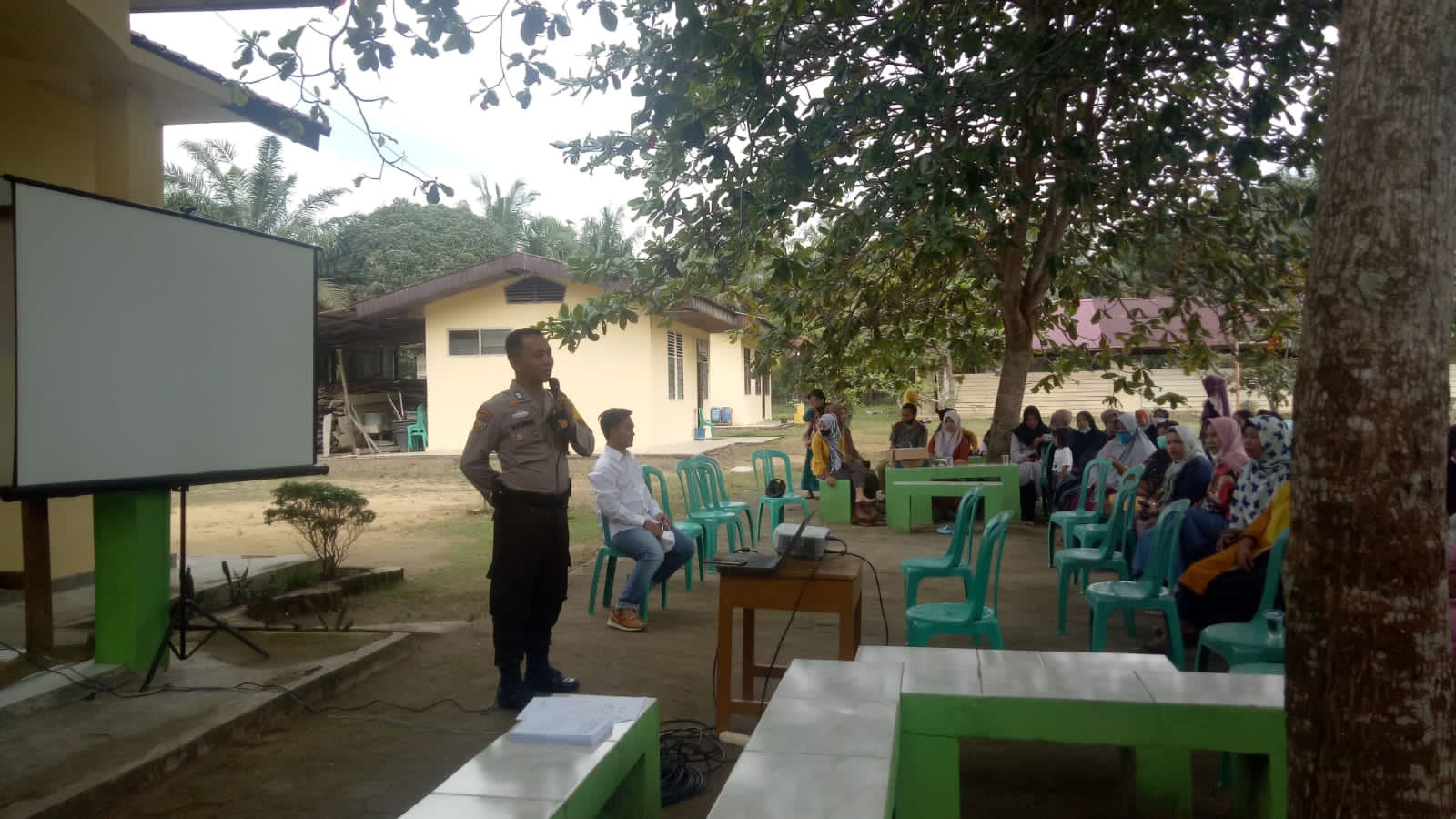 Polsek Kerumutan Sosialisasikan Vaksinasi Covid-19 untuk Anak SD Kepada  Pihak Sekolah