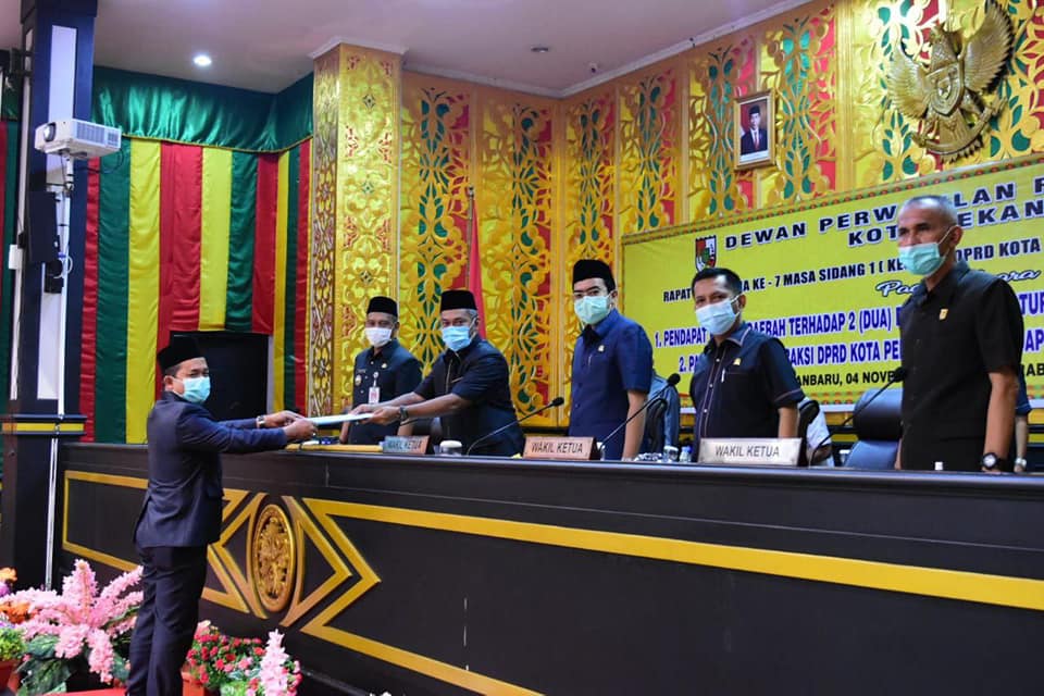 DPRD Gelar Paripurna Pandangan Fraksi Terhadap 2 Ranperda Inisiatif DPRD dan 7 Dari Pemerintah 