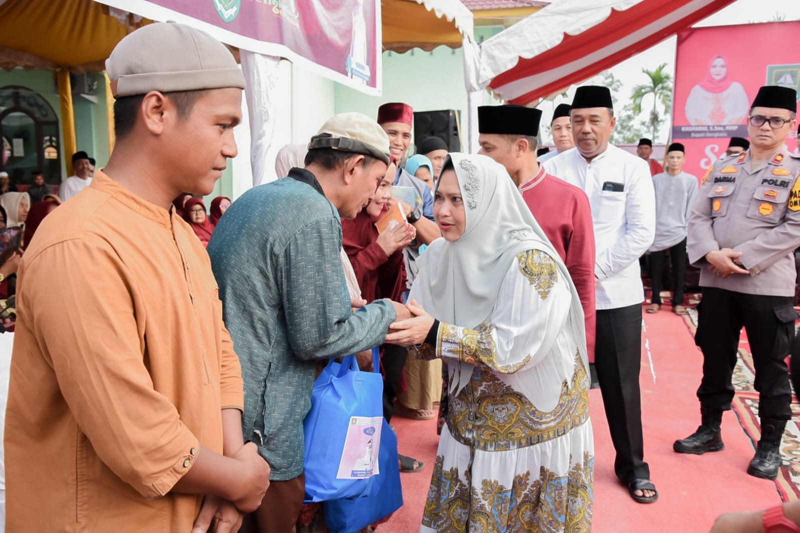 Ramadhan ke-15, Bupati Kasmarni Safari Ramadhan di Talang Muandau