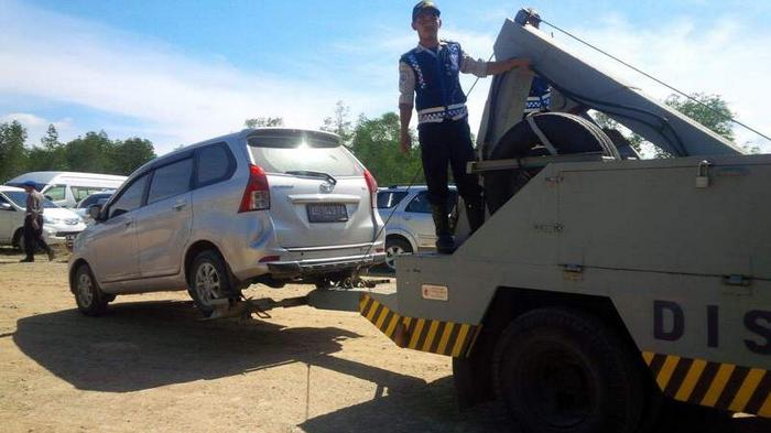 Mobil Diderek Petugas, PNS Ini Mengamuk