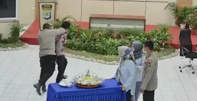 Hajar Anak Buah sampai Tersungkur, Kapolres Nunukan Langsung Bernasib Tragis