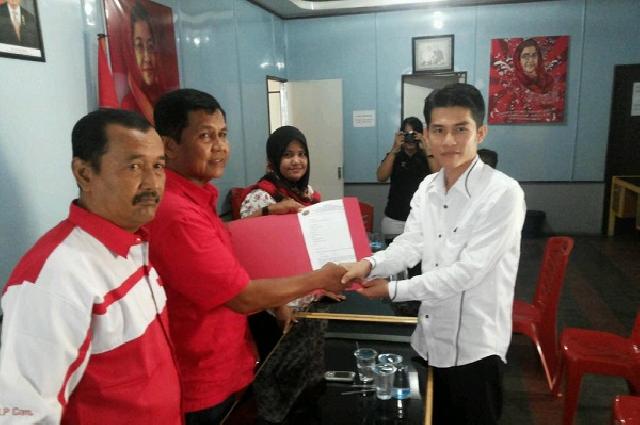 Maju di Pilwako Pekanbaru, Zulfan Hafis Daftar ke PDI-P