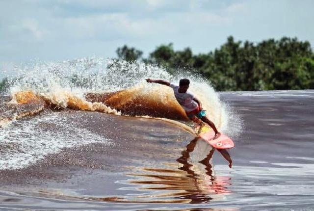 Pecahkan Rekor Dunia, Tiga Peselancar Australia Akan Jajal Gelombang Bono