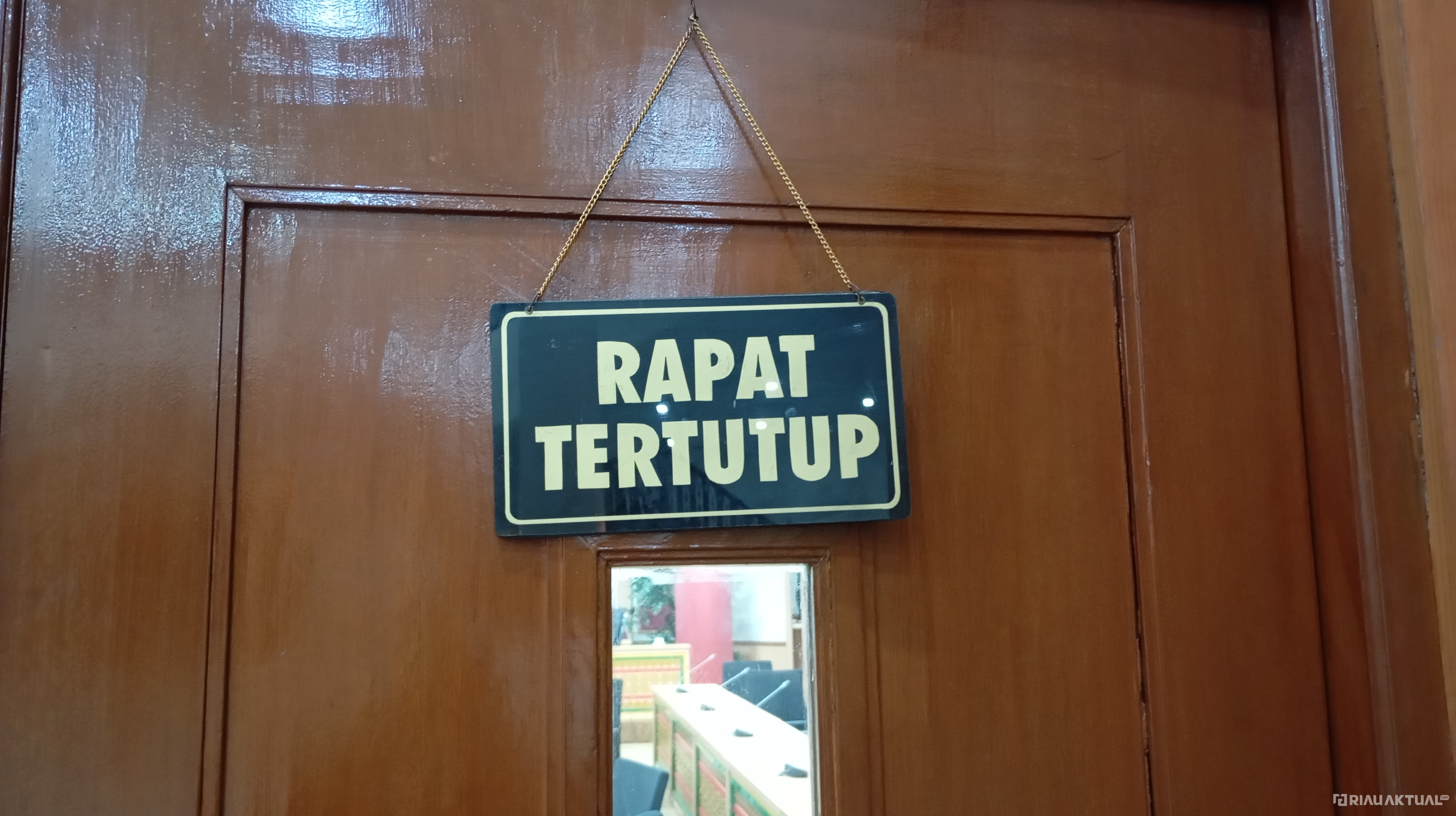 Media Dilarang Meliput, Komisi II DPRD Riau Gelar Rapat Maraton Tertutup dengan Berbagai Perusahaan