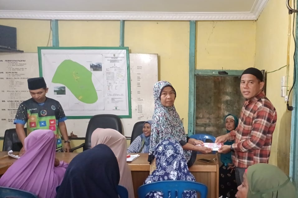 29 KPM di Desa Sigaruntang Kuansing Terima BLT Dana Desa Jelang Lebaran