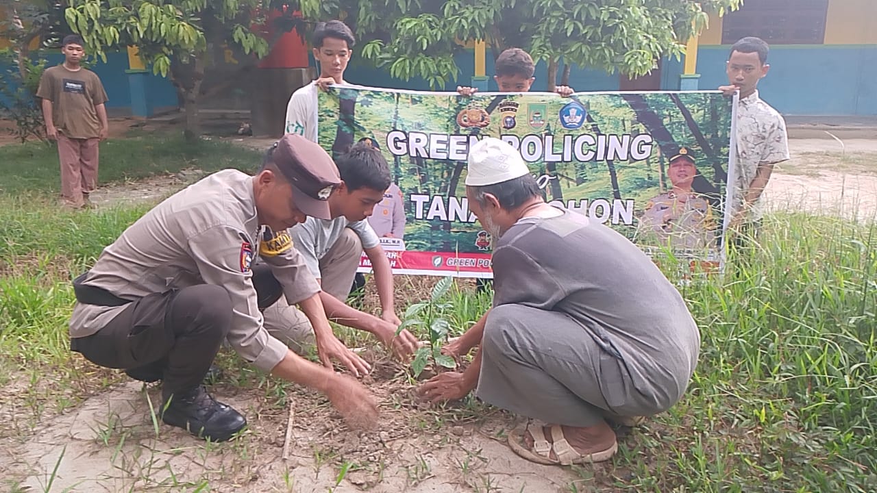 Green Policing, Polsek Rimba Melintang Gerakkan Penghijauan di Sekolah