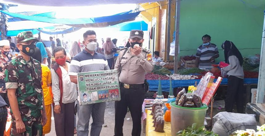 Kunjungi Pasar, Personil Polsek Bandar Sei Kijang Gelar Operasi Yustisi 