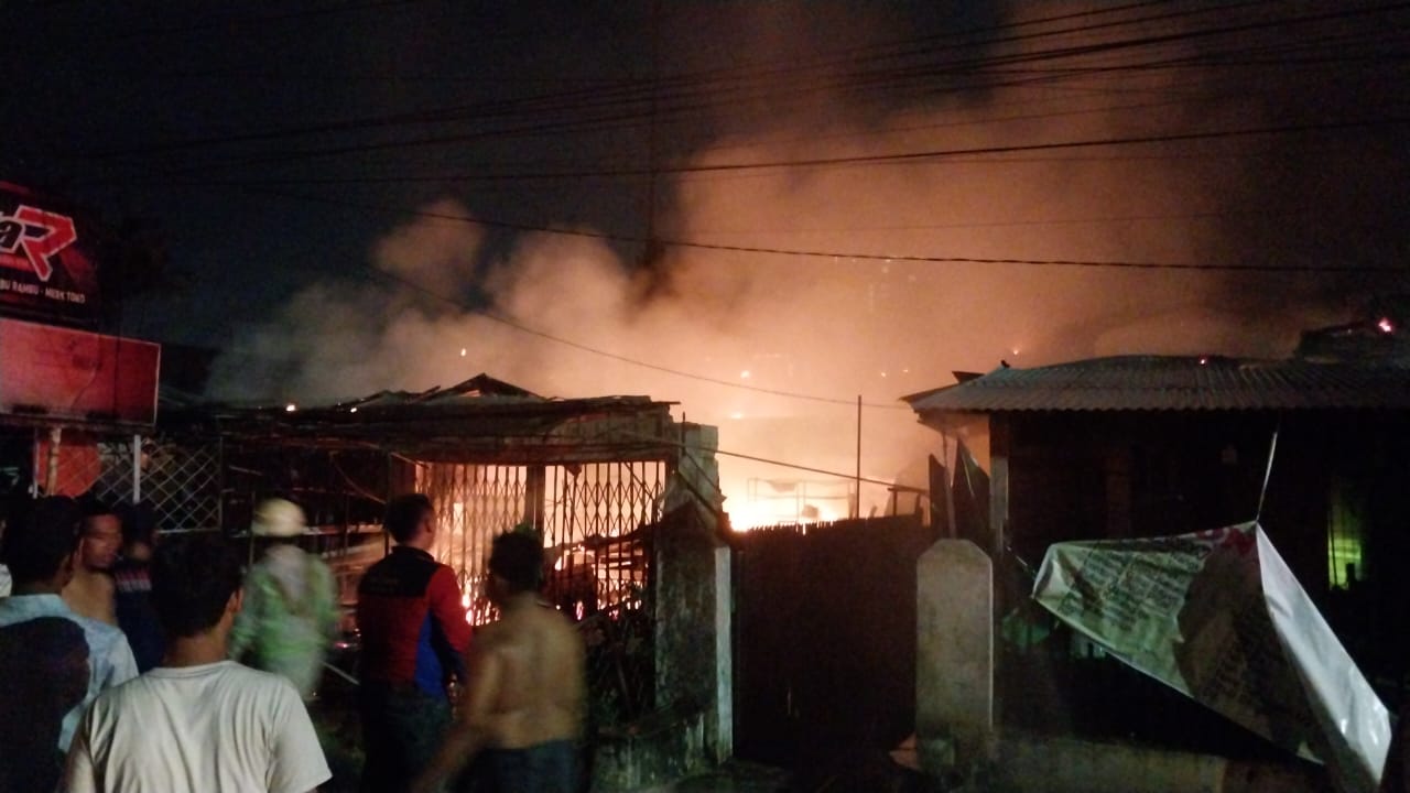 Kebakaran di Pengeran Hidayat, Kios Printing Dan Rumah Petak Ludes