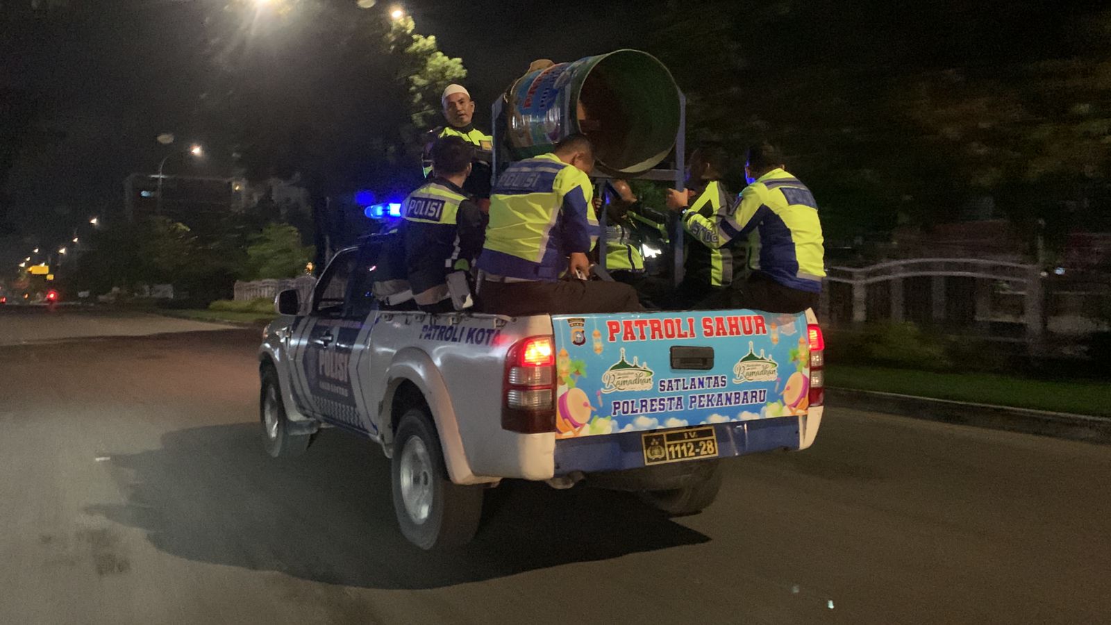 Sambil Patroli Subuh, Polisi di Pekanbaru Bangunkan Warga Diwaktu Sahur