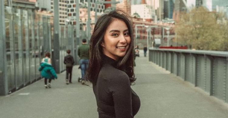 Jelang Nikah, Clairine Clay Bikin Tato Gambar Orangtua Berkuda