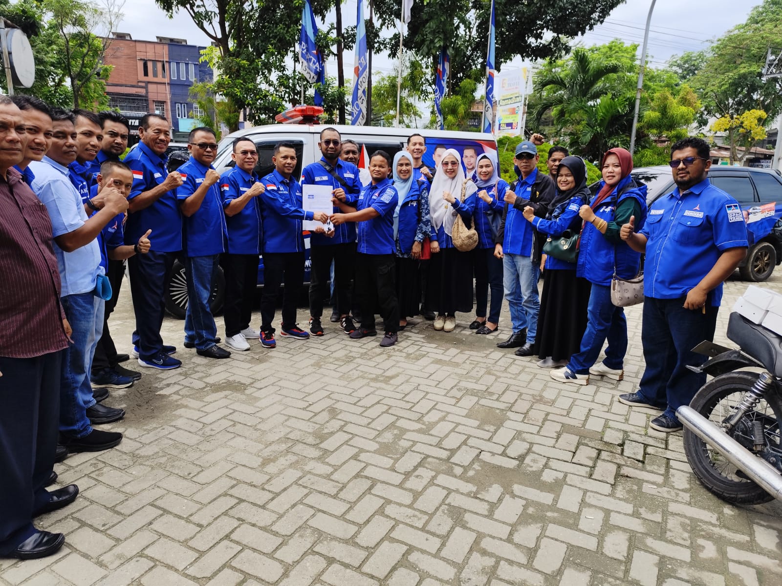 Demokrat Pekanbaru Rayakan HUT ke-23 dengan Potong Tumpeng dan Peluncuran Armada untuk Tim Pemenangan AMAn