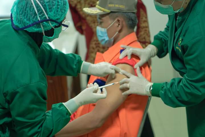 Lakukan Vaksin Covid-19 Dosis Kedua, Ini Komentar Wawako Pekanbaru