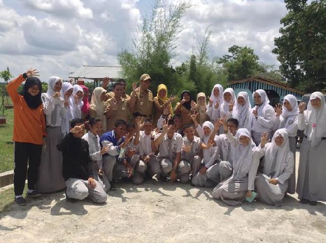 SMAN 4 Pekanbaru Kunjungi TPA Muara Fajar