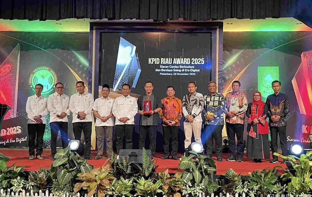 Wako Agung Dinobatkan sebagai Tokoh Inspiratif Penyiaran KPID Riau 2025