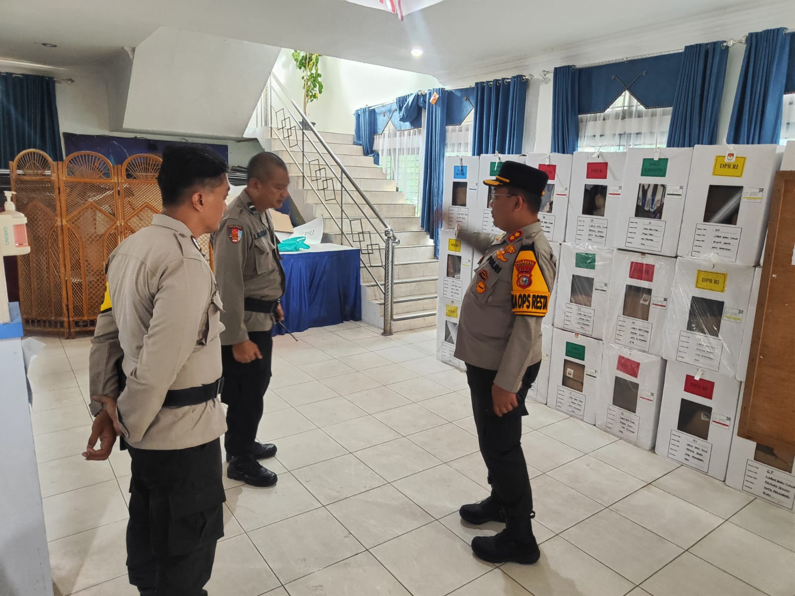 AKBP Henky Poerwanto Periksa Kesiapan Gudang Logistik di Sekretariat PPK Payung Sekaki