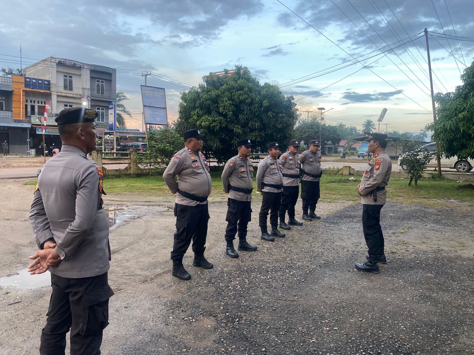 Polsek Bangko Pusako Siagakan Personel Amankan Ibadah Malam Natal 2025