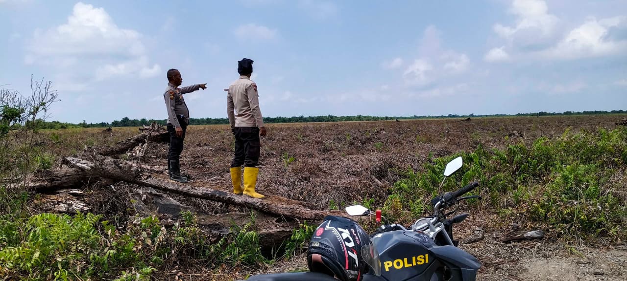 Cegah Kebakaran Hutan, Polisi Edukasi Warga Bangko Pusako Soal Larangan Bakar Lahan