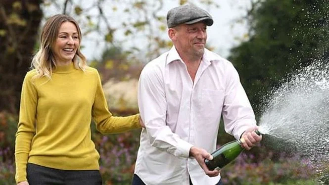 Wih! Menang Lotere Rp1,8 Triliun, Pasangan Ini Cuma Beli Mobil Bekas