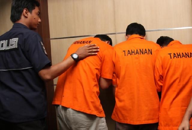 Tiga oknum wartawan peras PNS