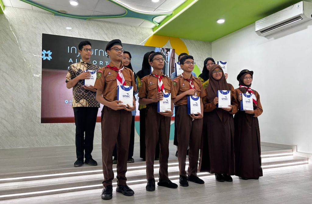 InJourney Airports Bagikan 85 Kacamata Baca untuk Siswa di Pekanbaru