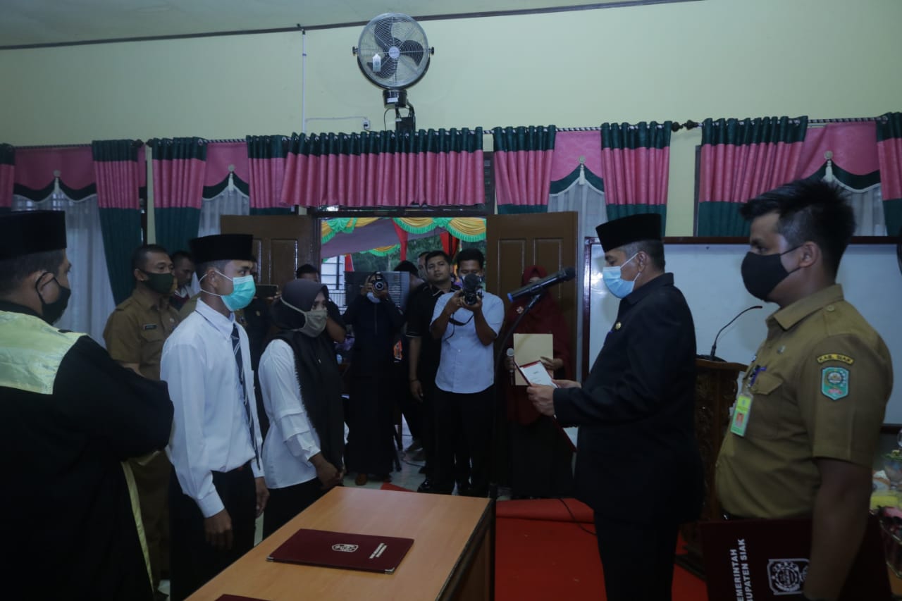 Lantik Anggota Bapekam Kecamatan Mempura, Alfedri Harapkan Kerjasama Semua Unsur Pemerintahan Kampung