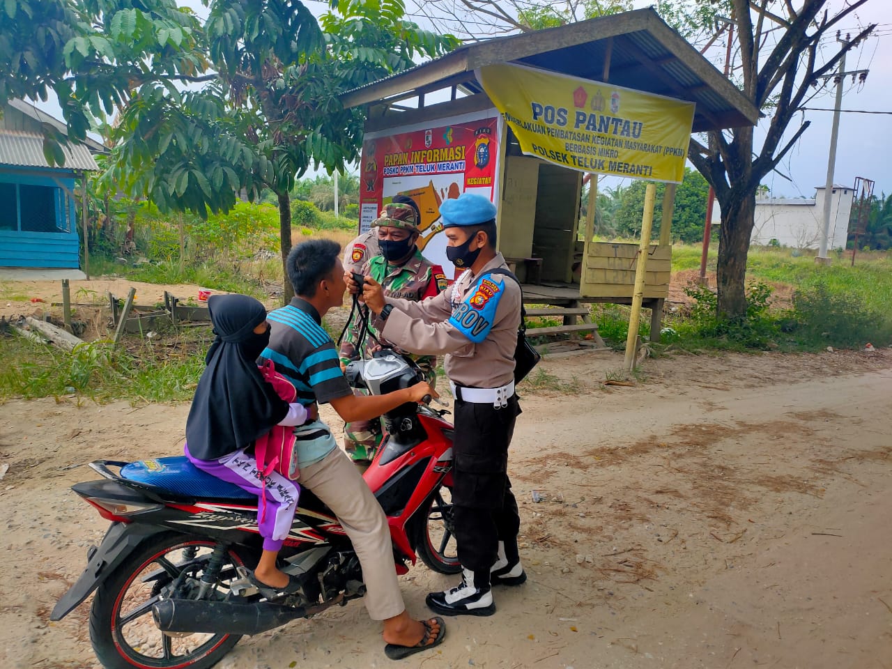 Giat Pos PPKM, Polsek Teluk Meranti Pastikan Masyarakatnya Jalankan Prokes