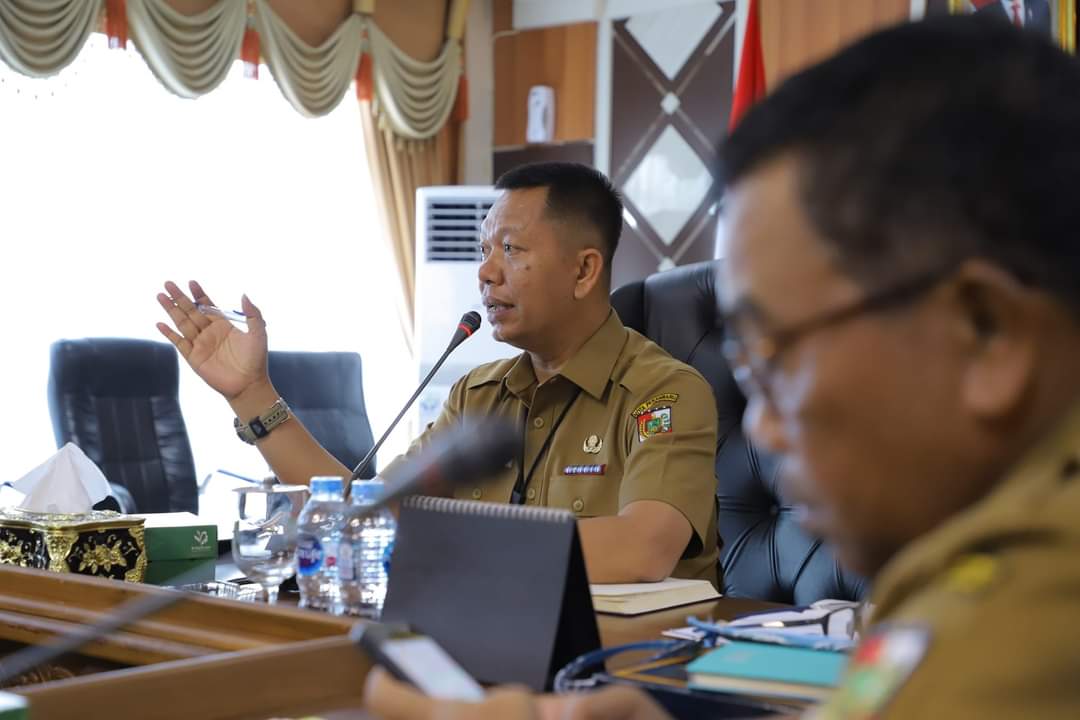 Pemko Pekanbaru Siapkan Payung Hukum Dalam Penertiban Tiang Fiber Optik