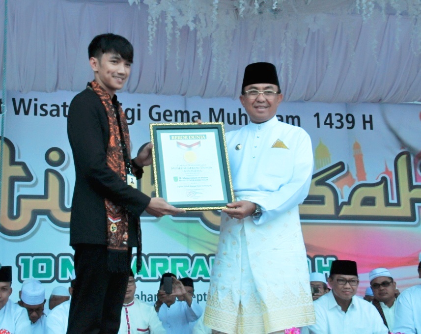 Sajian Tabak Bunga Telur Catatkan Rekor Dunia