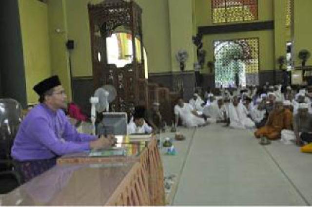 Asisten Kesra Setdakab Kampar Lepas JCH 2016 Sekaligus Tutup Rangkaian Manasik