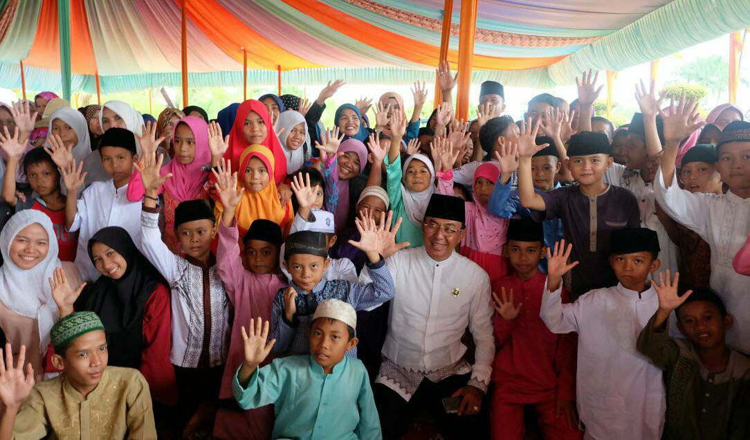Syukuran Milad ke-57, Bupati Inhil Undang Anak Yatim Piatu dan Dai Cilik