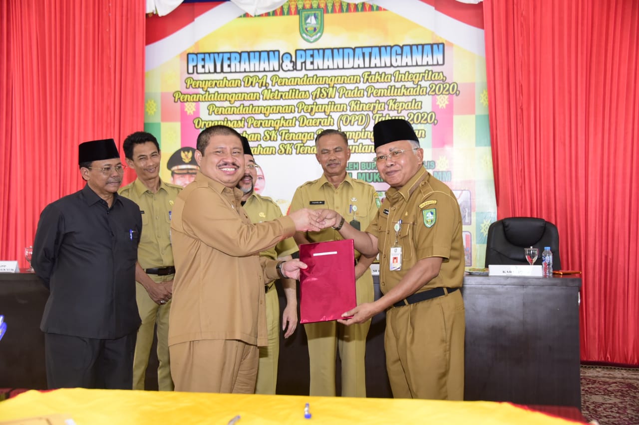 Teken Pakta Integritas, Kadis DLH Bengkalis Komitmen Bekerja Optimal