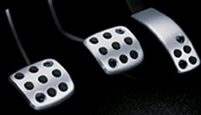 Penting ! Ayo baca, Trik Ampuh Hentikan Mobil dengan Aman Jika Rem Blong