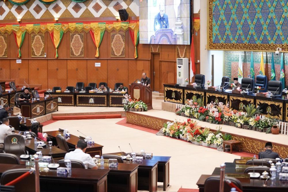 DPRD Provinsi Riau Bahas Jawaban Gubernur Terkait Ranperda Perumahan dan Permukiman 2024-2043